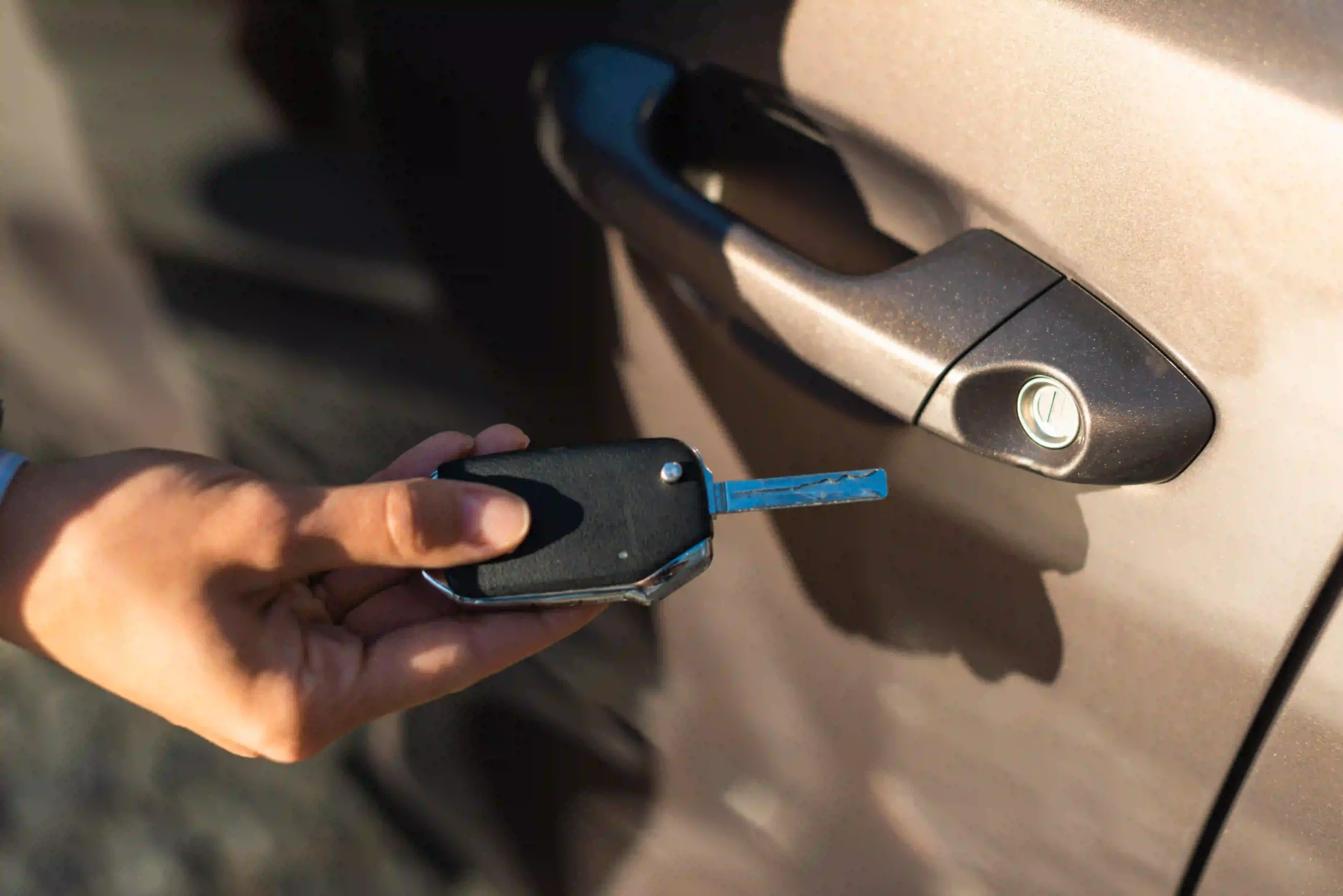 Keys On Wheels automotive locksmith safely extracting a broken car key.