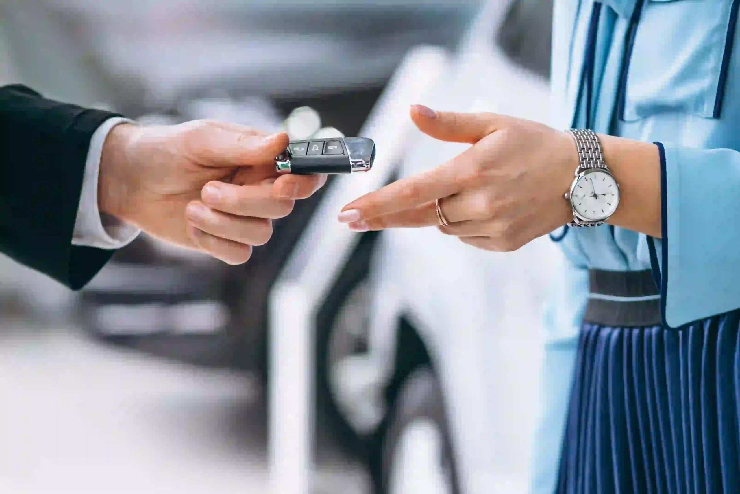 Locksmith Apopka quickly unlocking a car door in Apopka, FL