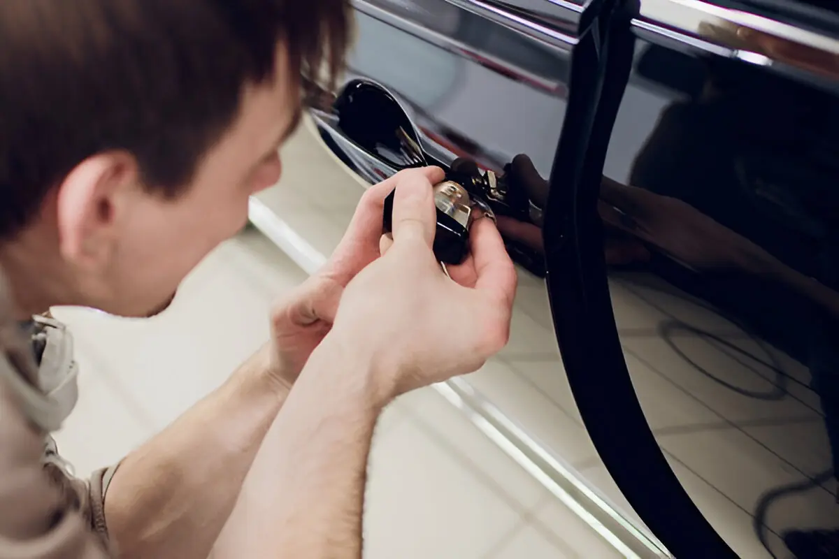Keys On Wheels Locksmith Orlando unlocking vehicle door during roadside emergency in Orlando