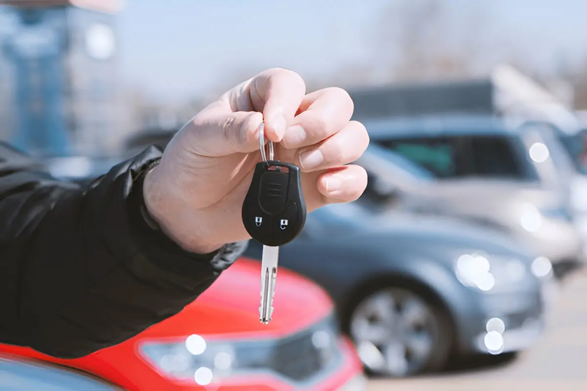 Locksmith Winter Garden creating a replacement key for a driver who lost their original.