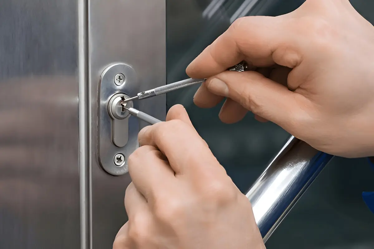 On Wheels Locksmith Orlando expert installing high-security locks for Orlando office building