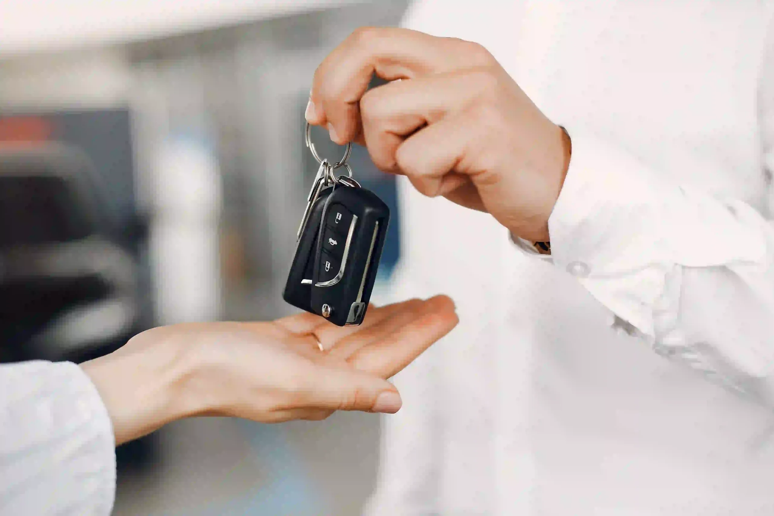 Locksmith Oviedo expert creating a replacement key for a stranded driver.